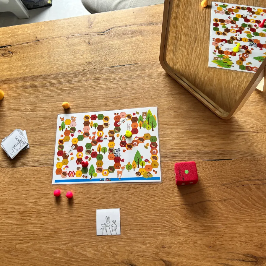 Bordspel met klankkaartjes en een spiegel om de uitspraak te oefenen